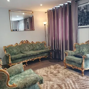 Crestfield Homestay